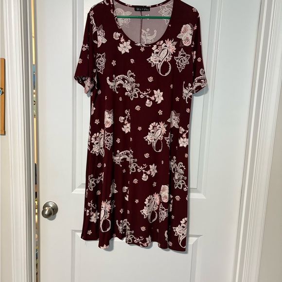 Tiffany& Grey Dresses & Skirts - Elegant Burgundy Floral Mini Dress